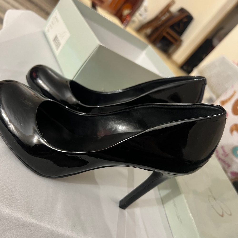 Brand new woman shoes